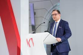 Professor Kwiek gives a final gala presentation of the Law 2.0 Higher Education Reform Agenda to 600 in Warsaw…