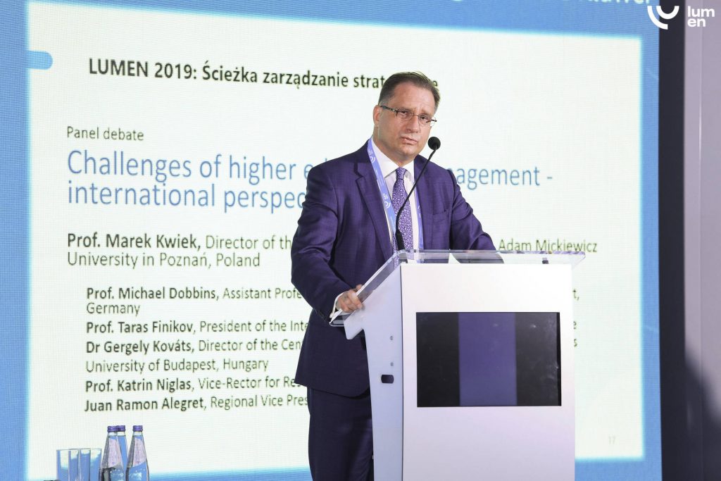 Marek Kwiek prowadzi dyskusję panelową na konferencji LUMEN 2019 nt. „Challenges of Higher Education Management – International Perspectives”